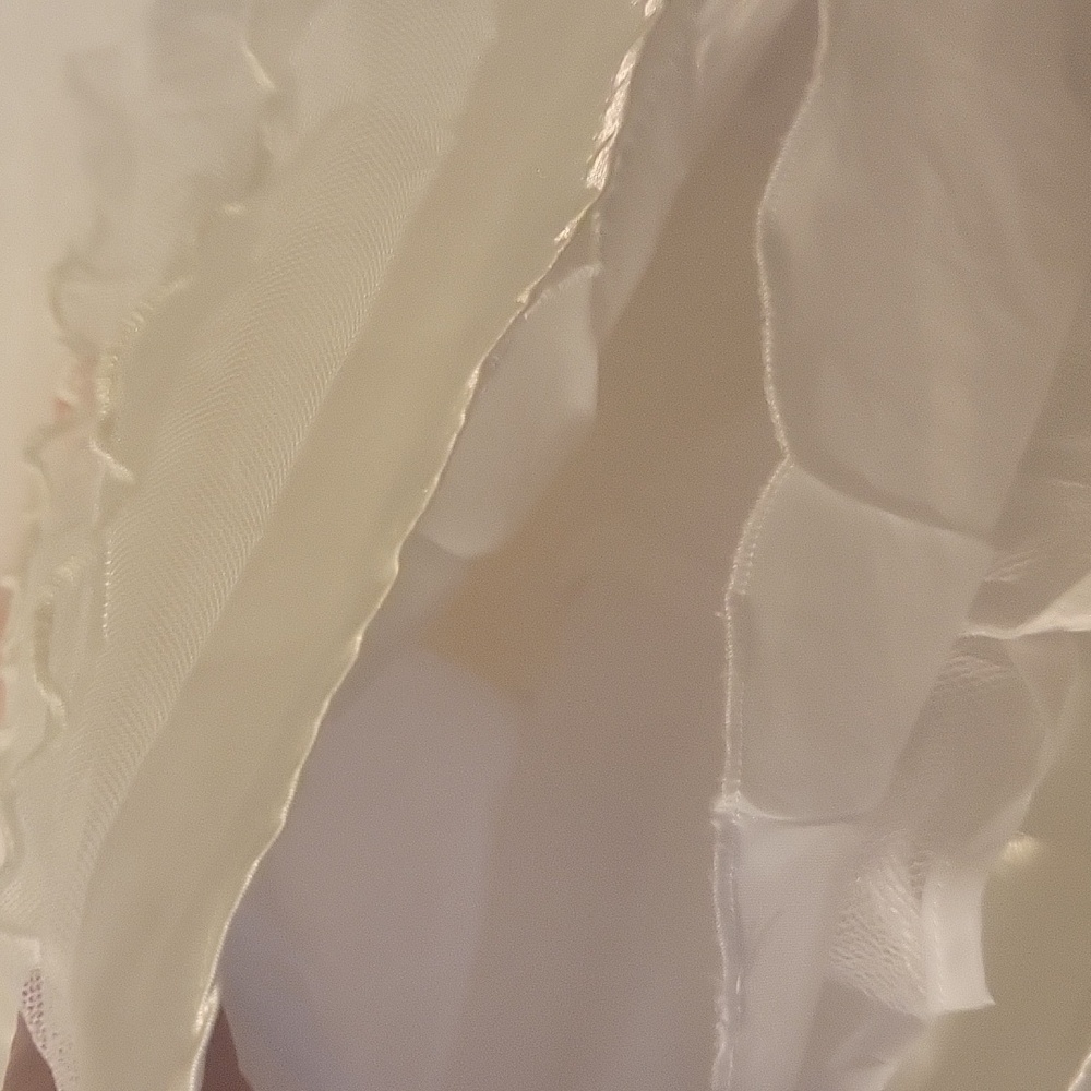 Beautiful white dress - Picture 7 of 8